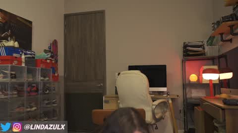 Nia  online show from October 21, 2:10 pm