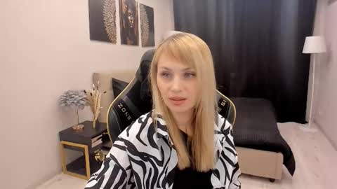 lindasandy online show from November 25, 10:39 am