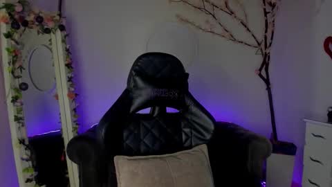 Lindsay    online show from January 8, 12:14 am