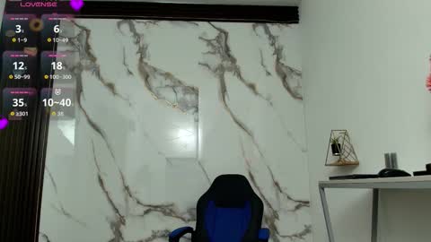  Lindsey  online show from February 19, 11:54 am