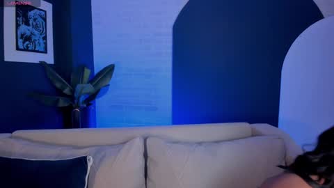 Snapshot of lindseycox chatting on December 7, 8:05 pm Lin  online show from December 7, 8:05 pm