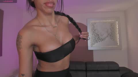 Snapshot of lindseycox chatting on September 15, 12:19 am Lin  online show from September 15, 12:19 am
