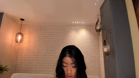 Snapshot of lindseycox chatting on January 4, 7:02 pm Lin  online show from January 4, 7:02 pm