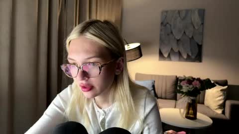 Emma online show from April 28, 6:12 pm