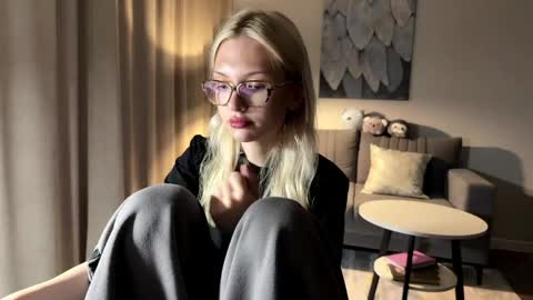 Emma online show from May 20, 6:38 pm