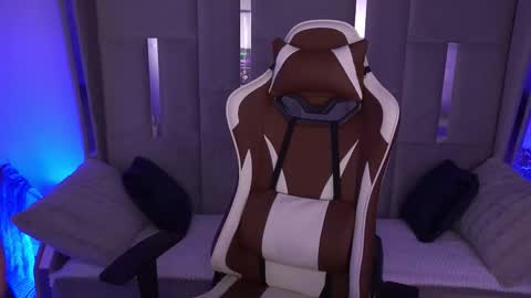 Lia online show from December 18, 2:22 pm