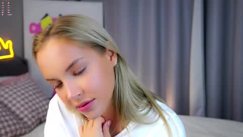 Amelia online show from November 18, 1:06 am