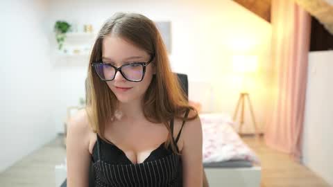 lisa mccoy  online show from October 25, 6:59 pm