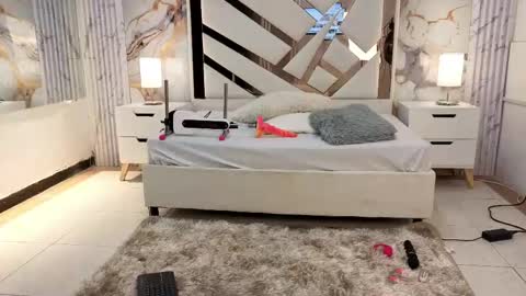 lisa_sweetas online show from April 18, 2:25 am