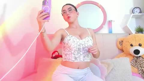 Lisa online show from March 6, 11:11 pm