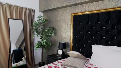 lisacroft online show from March 11, 6:30 am