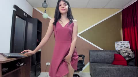 Snapshot of lisagray_1 chatting on December 7, 8:49 pm Lisa Gray Independent Model online show from December 7, 8:49 pm