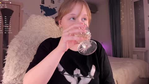 -Lisa- Help me to reach 100 thumbs up3 online show from January 21, 2:59 pm