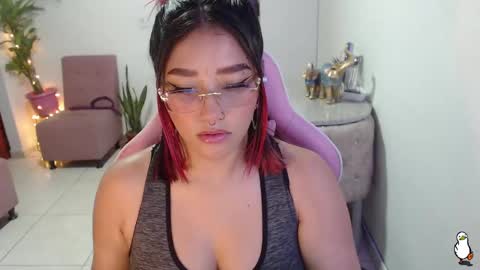 Snapshot of littleangelx_m chatting on February 7, 10:20 pm Daniela online show from February 7, 10:20 pm