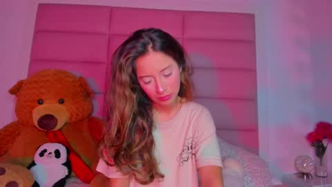 littlee_emma_ online show from February 19, 3:06 am