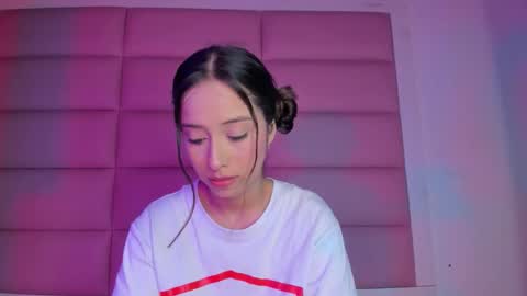 littlee_emma_ online show from December 15, 3:23 am