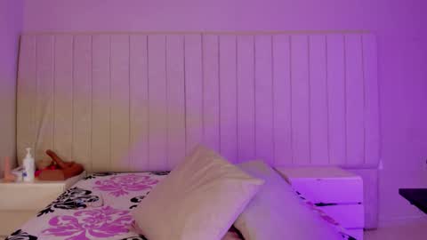 im olivia IG littleolivia01 online show from November 27, 3:15 pm