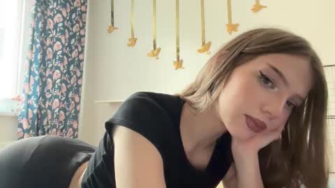 littleprincess3000 online show from April 24, 9:23 am