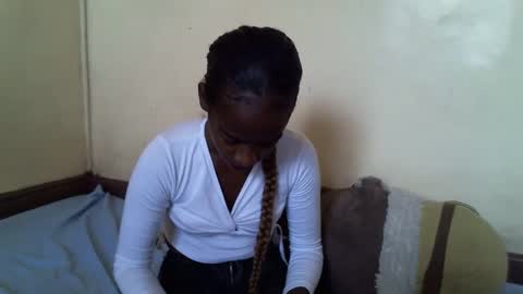 littlesandie online show from February 14, 5:51 am