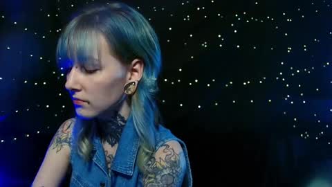 Niki  free tg channel with some photos gifs and info about streams  online show from December 20, 9:52 pm