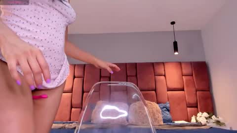 littlevaale online show from November 11, 12:35 pm