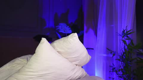 Liv 3 online show from April 18, 7:07 pm