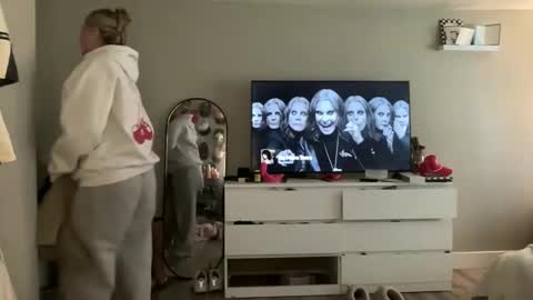 Livvy online show from September 19, 3:11 pm