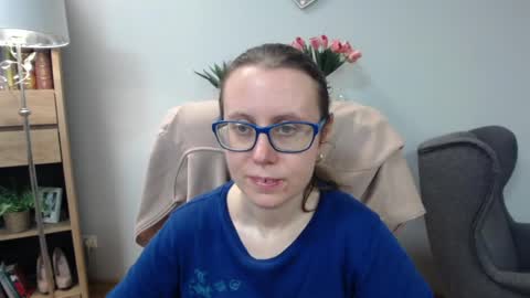 Lizzy online show from April 21, 4:30 am