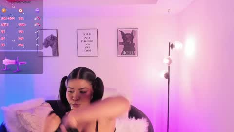 lizzyponcee online show from May 24, 6:34 am