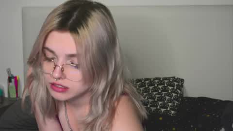 lllallllallla online show from February 13, 6:59 pm