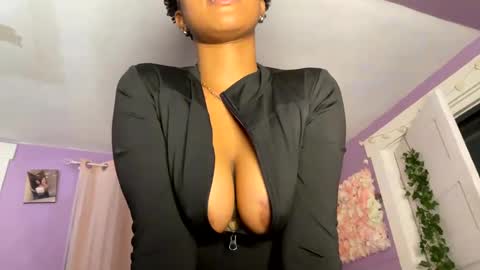Snapshot of locsoffun chatting on December 5, 11:29 pm Dashaa online show from December 5, 11:29 pm