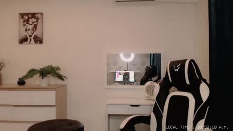 Snapshot of lola_anderson chatting on December 18, 5:59 am Lola online show from December 18, 5:59 am