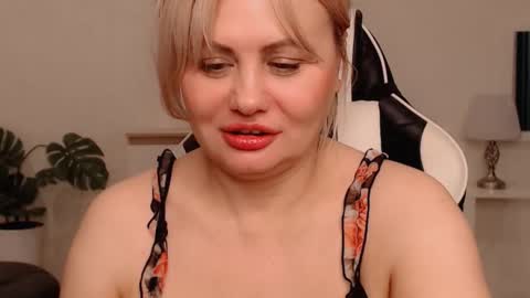  Lola  online show from November 5, 10:31 am