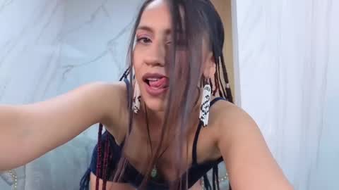 Lola online show from April 10, 8:48 pm