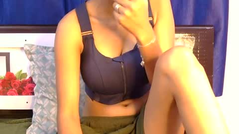 lolaa online show from July 2, 9:48 am