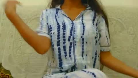 lolaa online show from January 13, 10:03 am