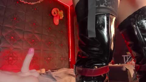 Lola online show from October 31, 12:42 pm