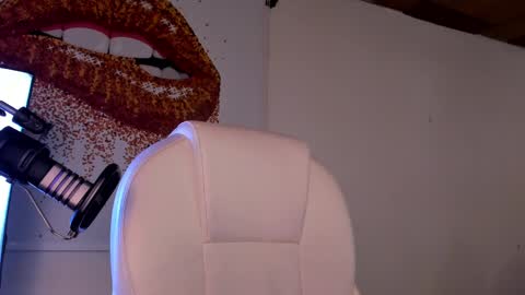 Snapshot of loly_marce chatting on February 11, 10:18 pm loly_marce online show from February 11, 10:18 pm