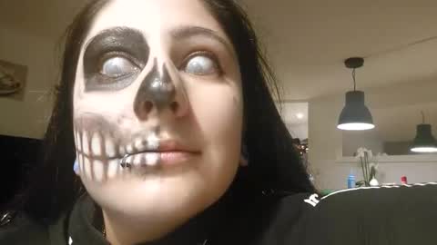 loolaunshaved online show from October 31, 10:25 pm