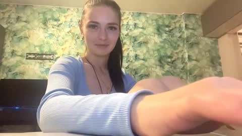 Snapshot of loreeluben chatting on September 12, 3:30 pm Olivia online show from September 12, 3:30 pm