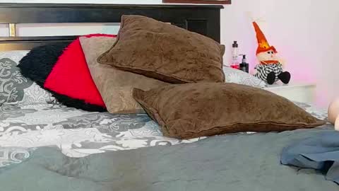 loretahorny online show from February 19, 1:54 pm