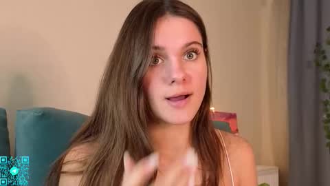 Snapshot of lorettadunnelli chatting on October 20, 6:11 pm Chloe for Fan BlackHole online show from October 20, 6:11 pm