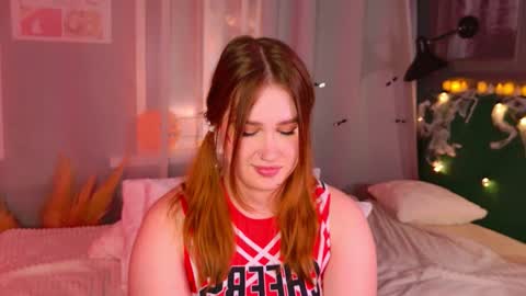 Lori online show from October 31, 7:40 pm