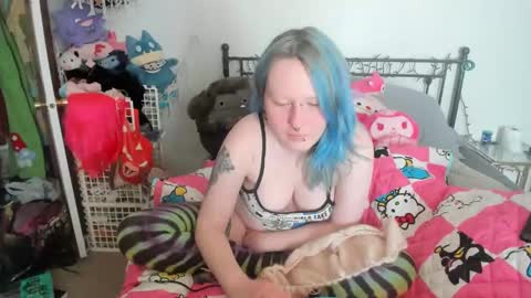 Snapshot of loricritter2 chatting on March 11, 7:25 pm Lori Critter online show from March 11, 7:25 pm