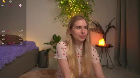 Snapshot of lorrie_love_story chatting on December 10, 2:28 pm Lorrie online show from December 10, 2:28 pm