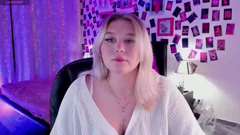 Snapshot of louisemous chatting on October 22, 3:39 pm Loise online show from October 22, 3:39 pm