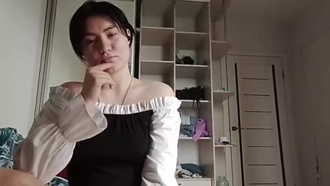Ella online show from May 16, 10:29 am
