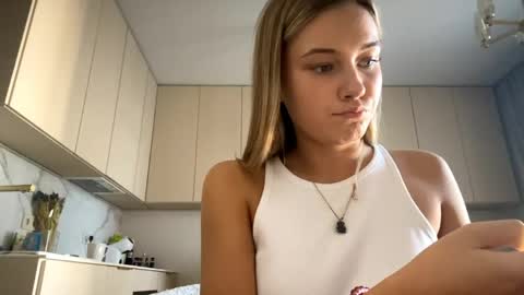 Eliza online show from March 25, 11:57 am