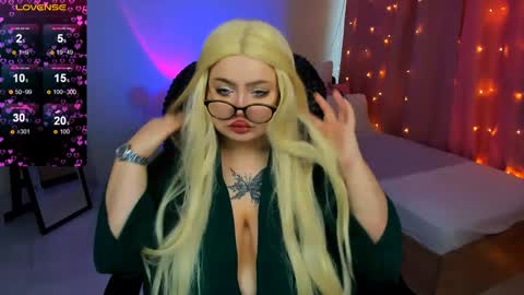 Snapshot of love_insidee chatting on February 4, 7:51 am Sailor online show from February 4, 7:51 am