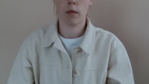 Vivian online show from March 25, 1:14 pm